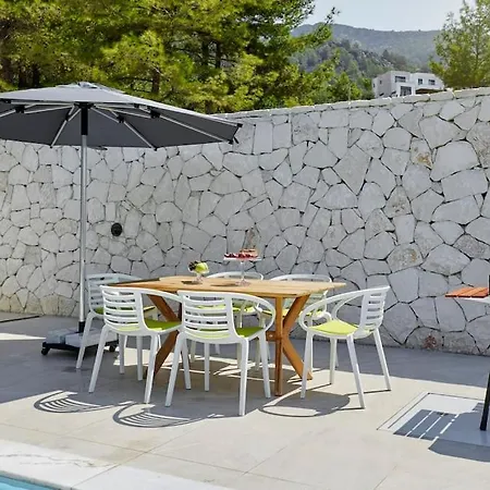 The Grey Houses - Dark Grey Villa *